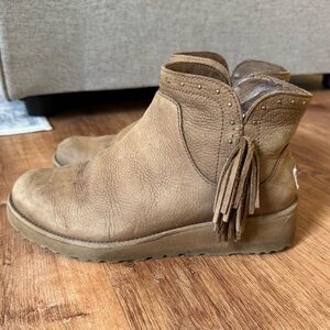 UGG CINDY CHESTNUT BOOTS